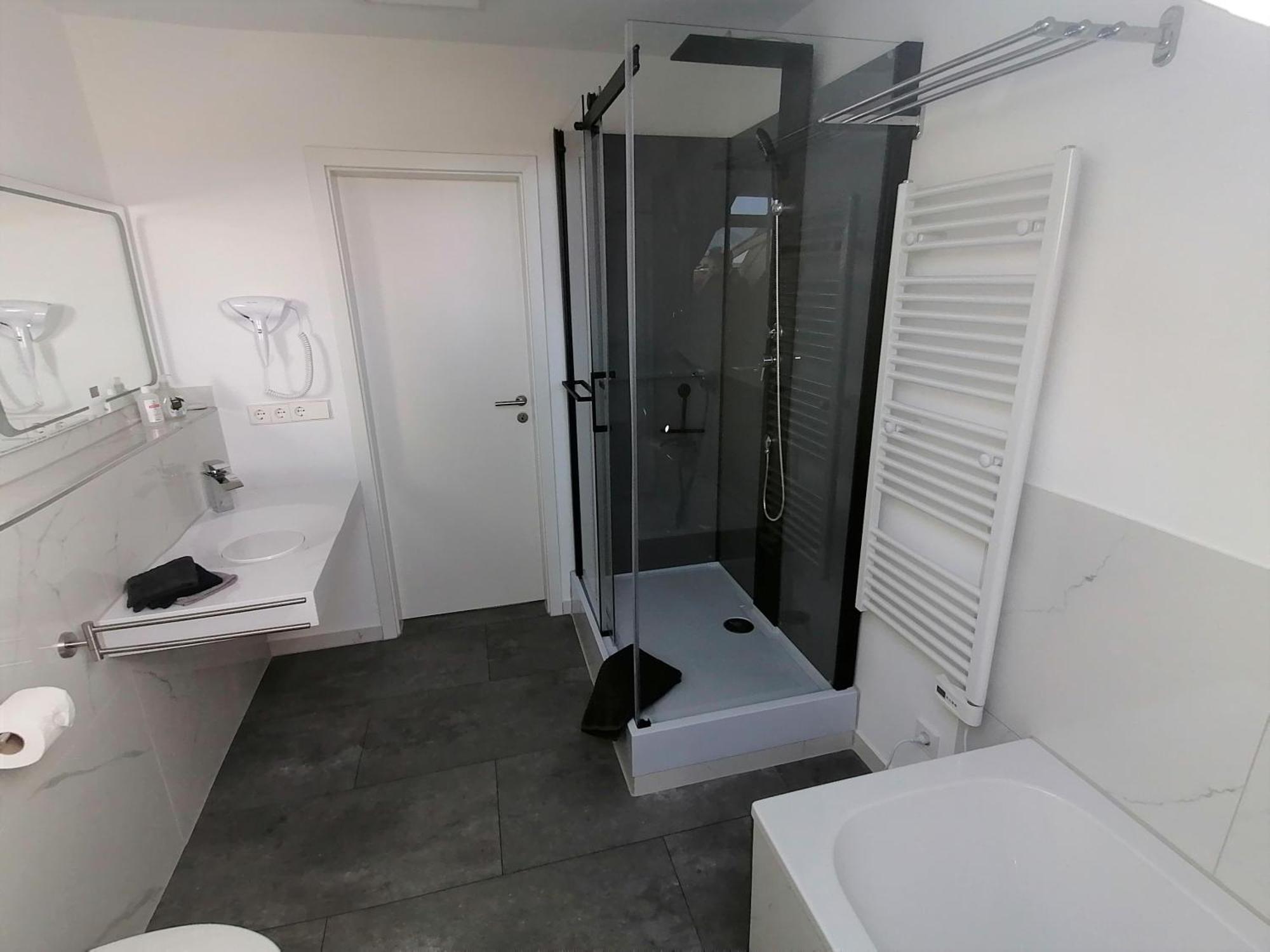 Auszeit2 Erfurt - Stilvolle Dachwohnung Mit Parkplatz - Zentrumsnah Ngoại thất bức ảnh